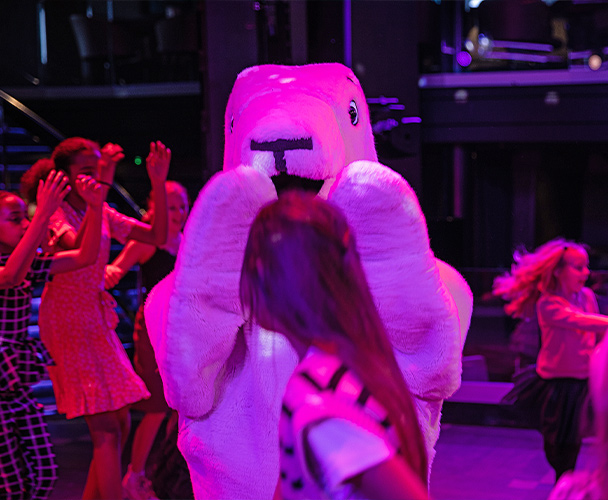 Sälen Harry med barn på kryssning